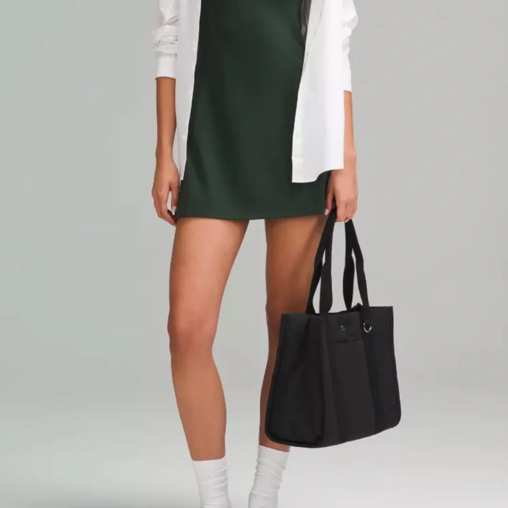 lululemon black padded boxy tote bag - Picture 3 of 15